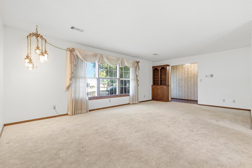 301 Birch Street Property Photo 12