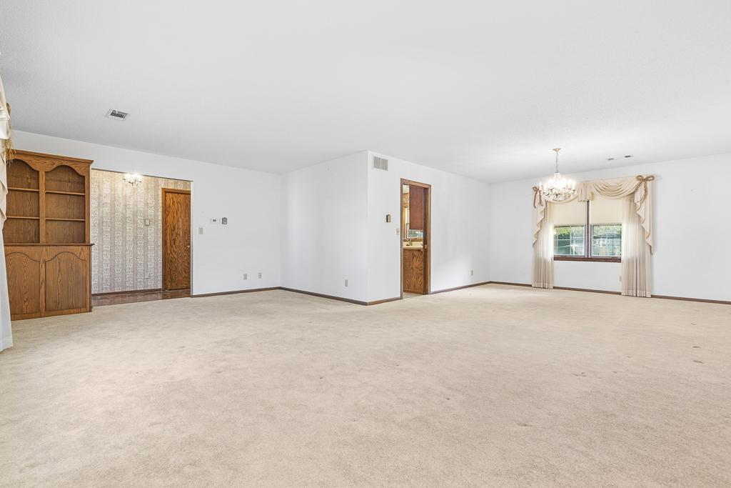 301 Birch Street Property Photo 14