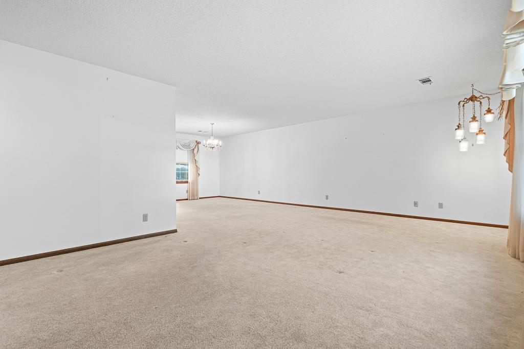 301 Birch Street Property Photo 15