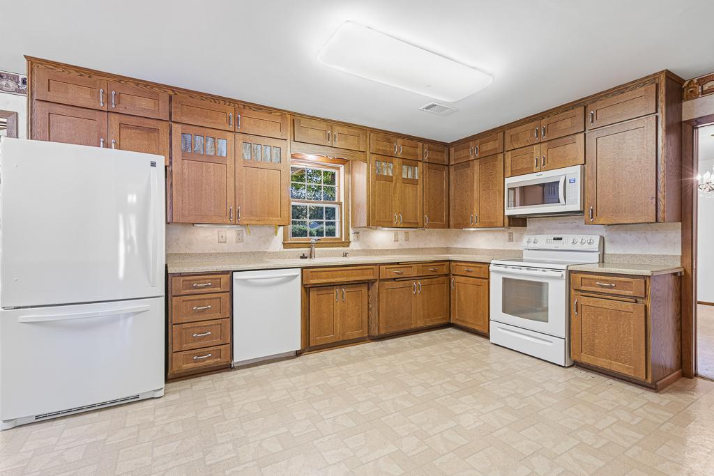 301 Birch Street Property Photo 32