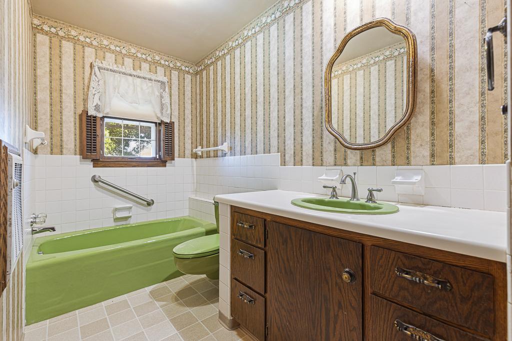 301 Birch Street Property Photo 41