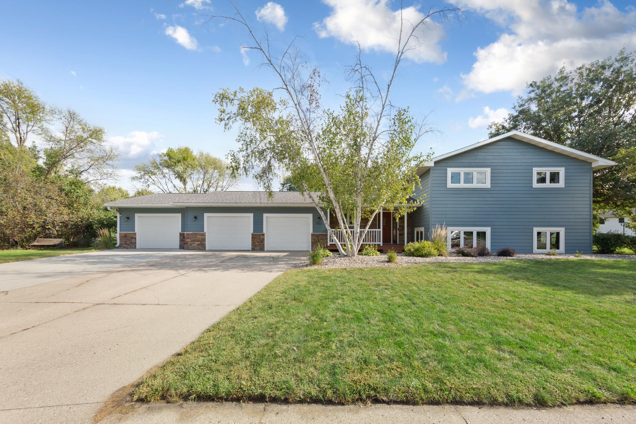 1552 Nottingham Drive Property Photo 1