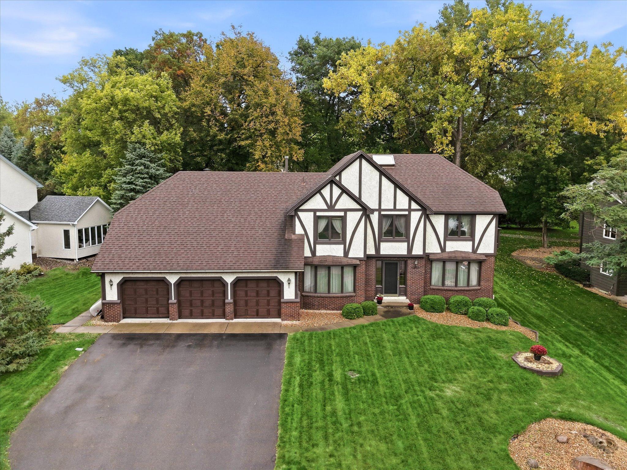 4710 Goldenrod Lane N Property Photo 1