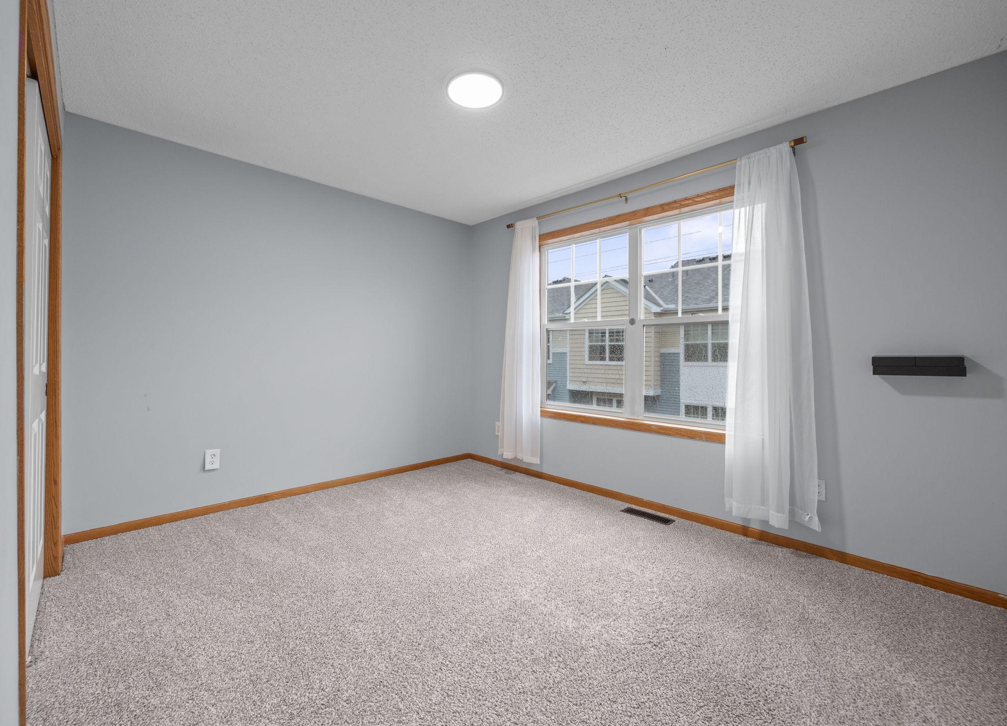 1686 Village Trail E 2 Property Photo 18