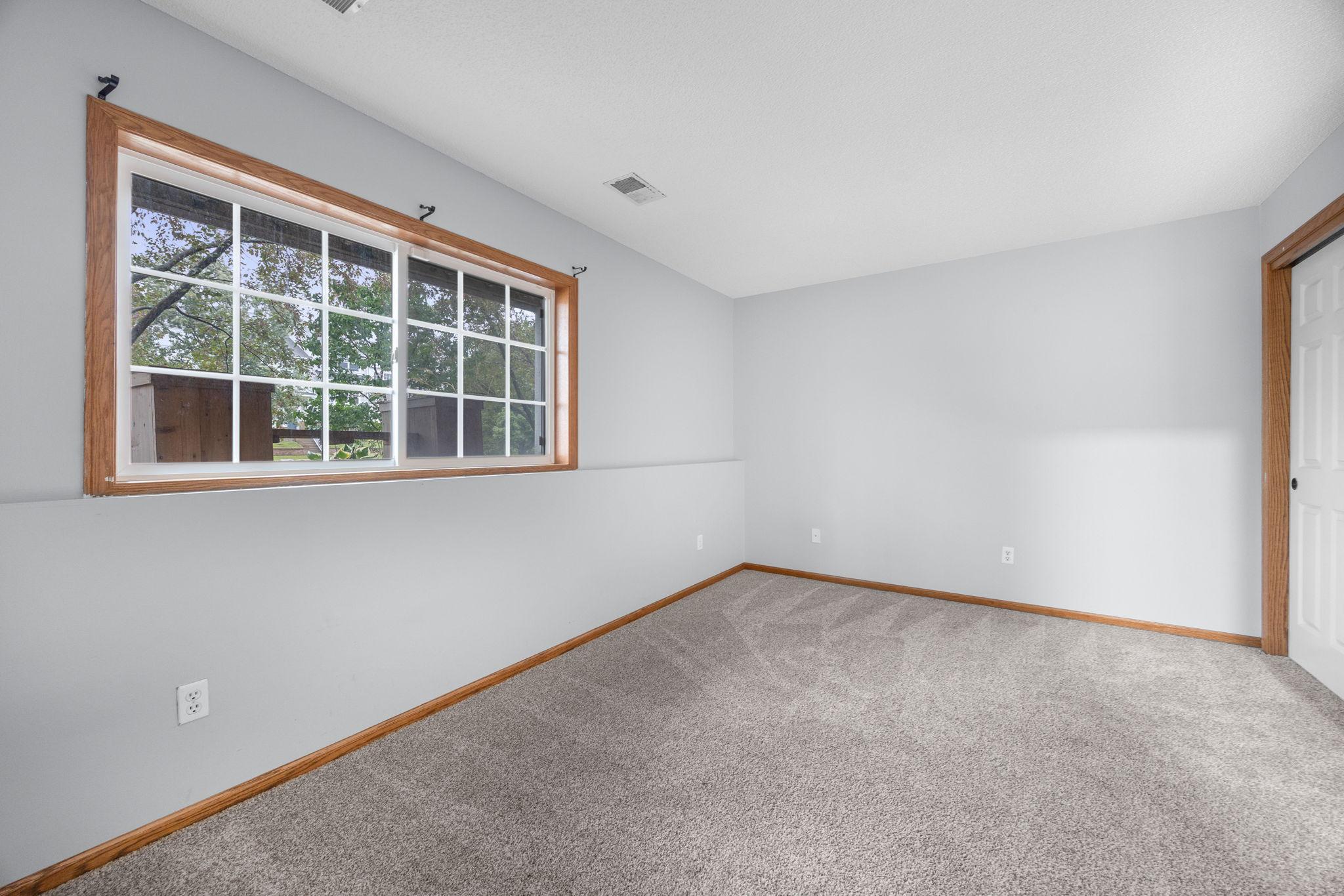 1686 Village Trail E 2 Property Photo 22