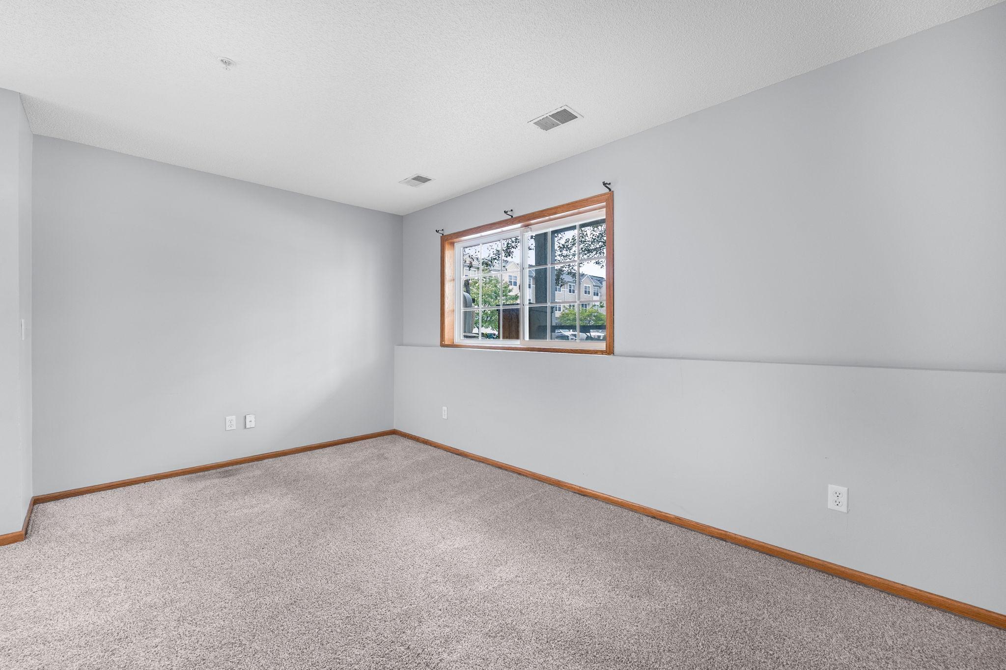 1686 Village Trail E 2 Property Photo 23
