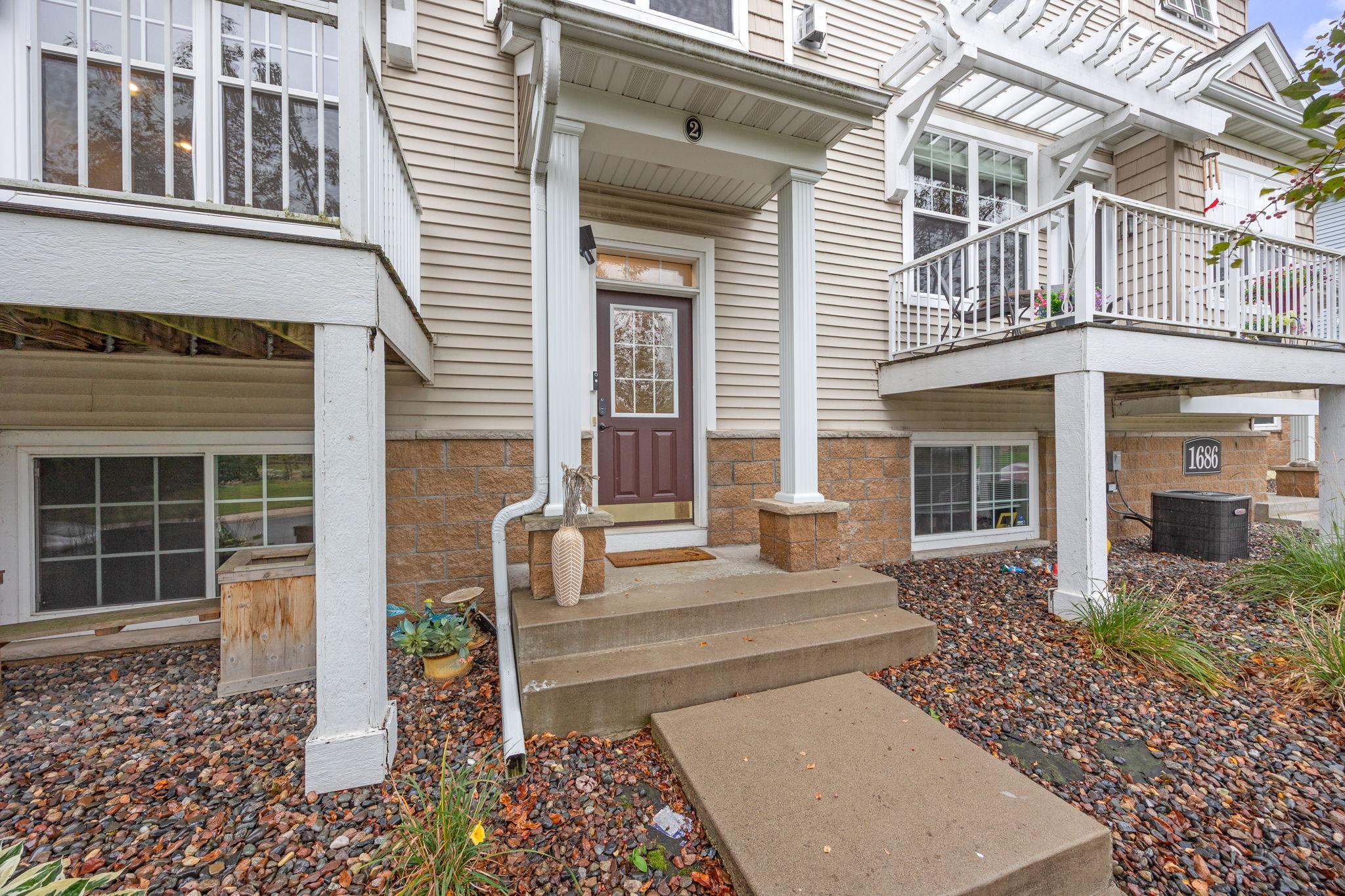 1686 Village Trail E 2 Property Photo 26