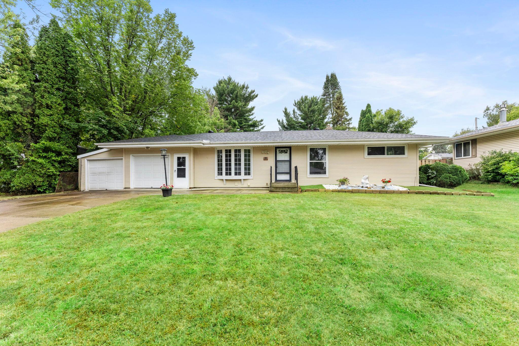 3907 Lakewood Avenue Property Photo 1