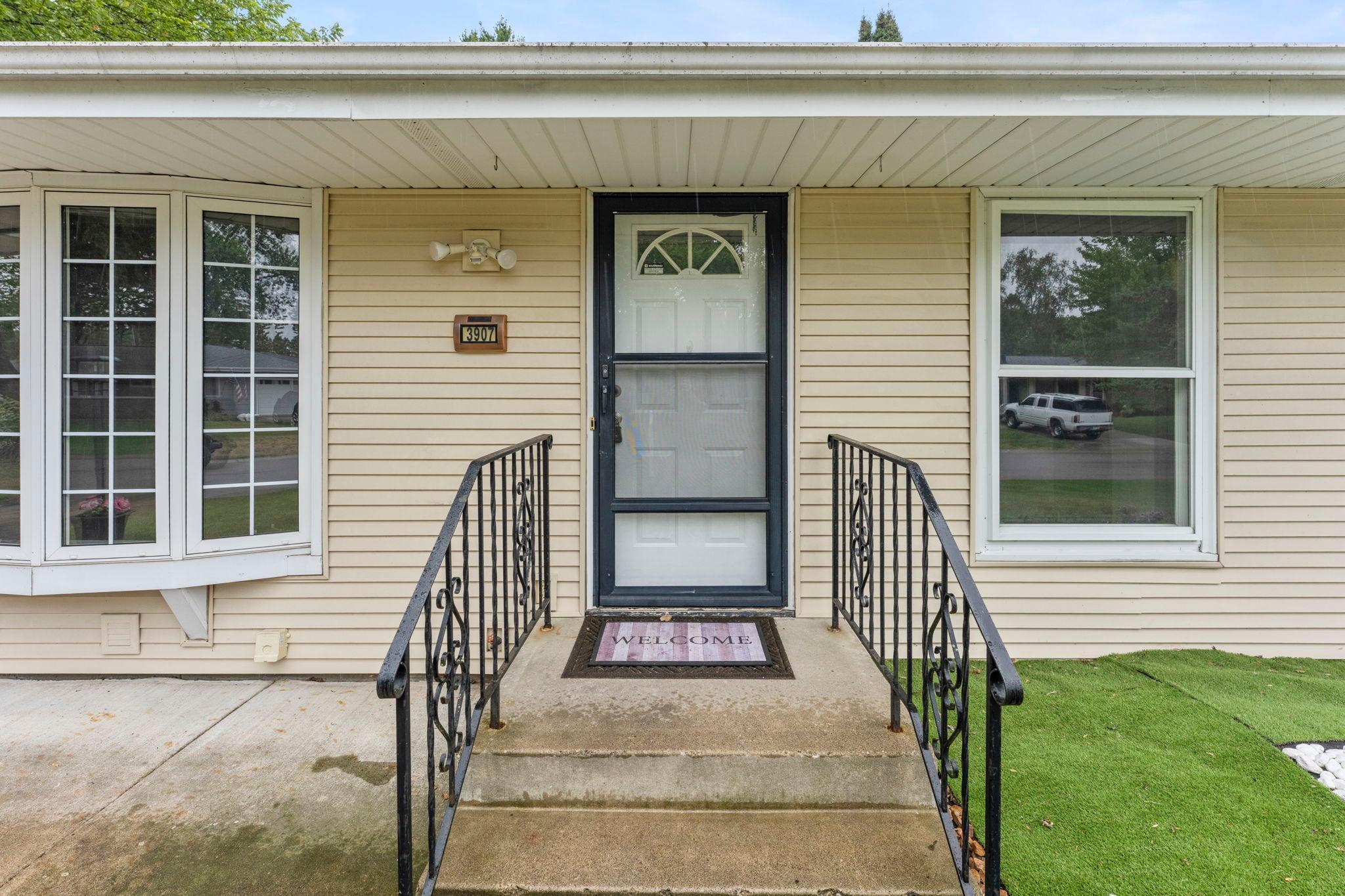 3907 Lakewood Avenue Property Photo 4