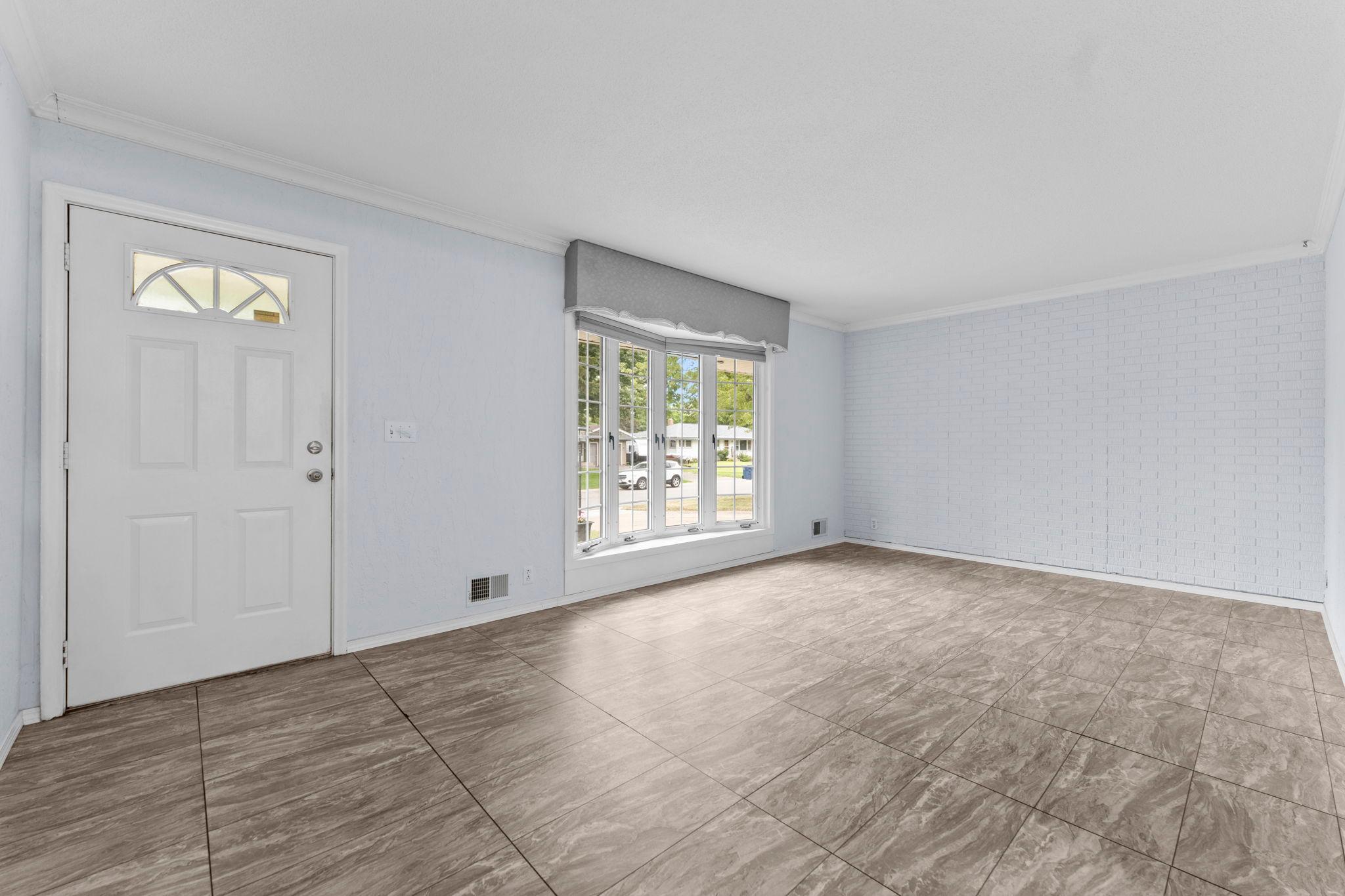 3907 Lakewood Avenue Property Photo 6