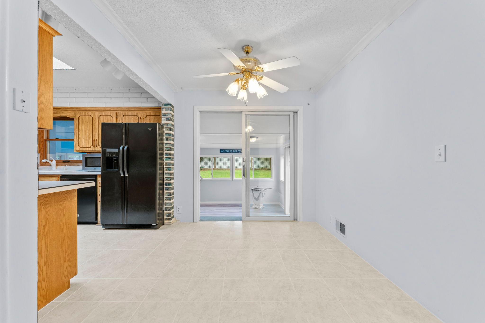 3907 Lakewood Avenue Property Photo 12