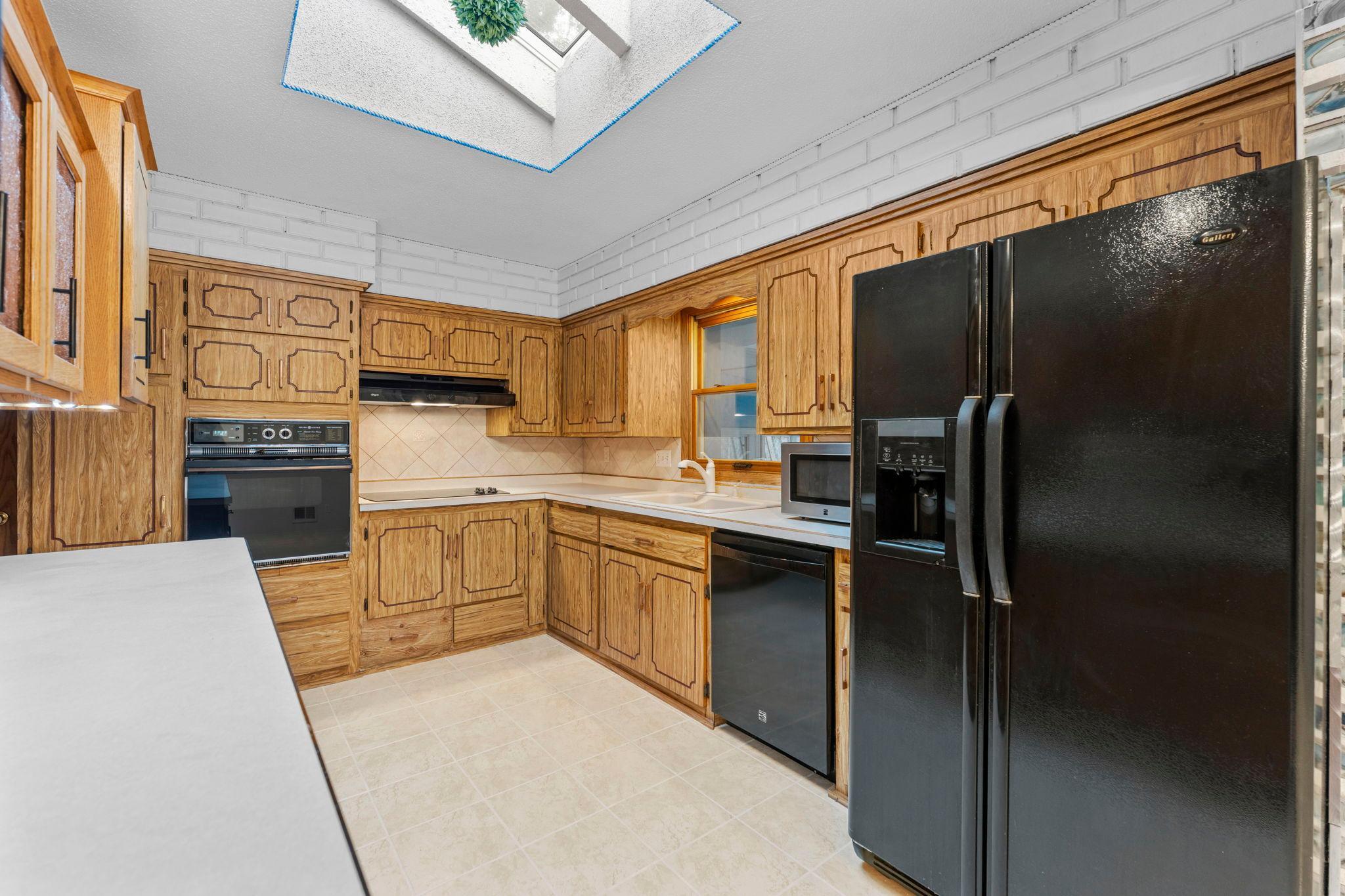 3907 Lakewood Avenue Property Photo 18
