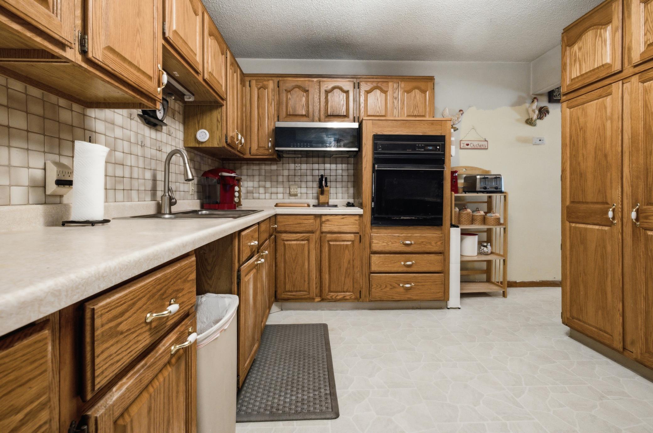 17487 Dewes Road Property Photo 8