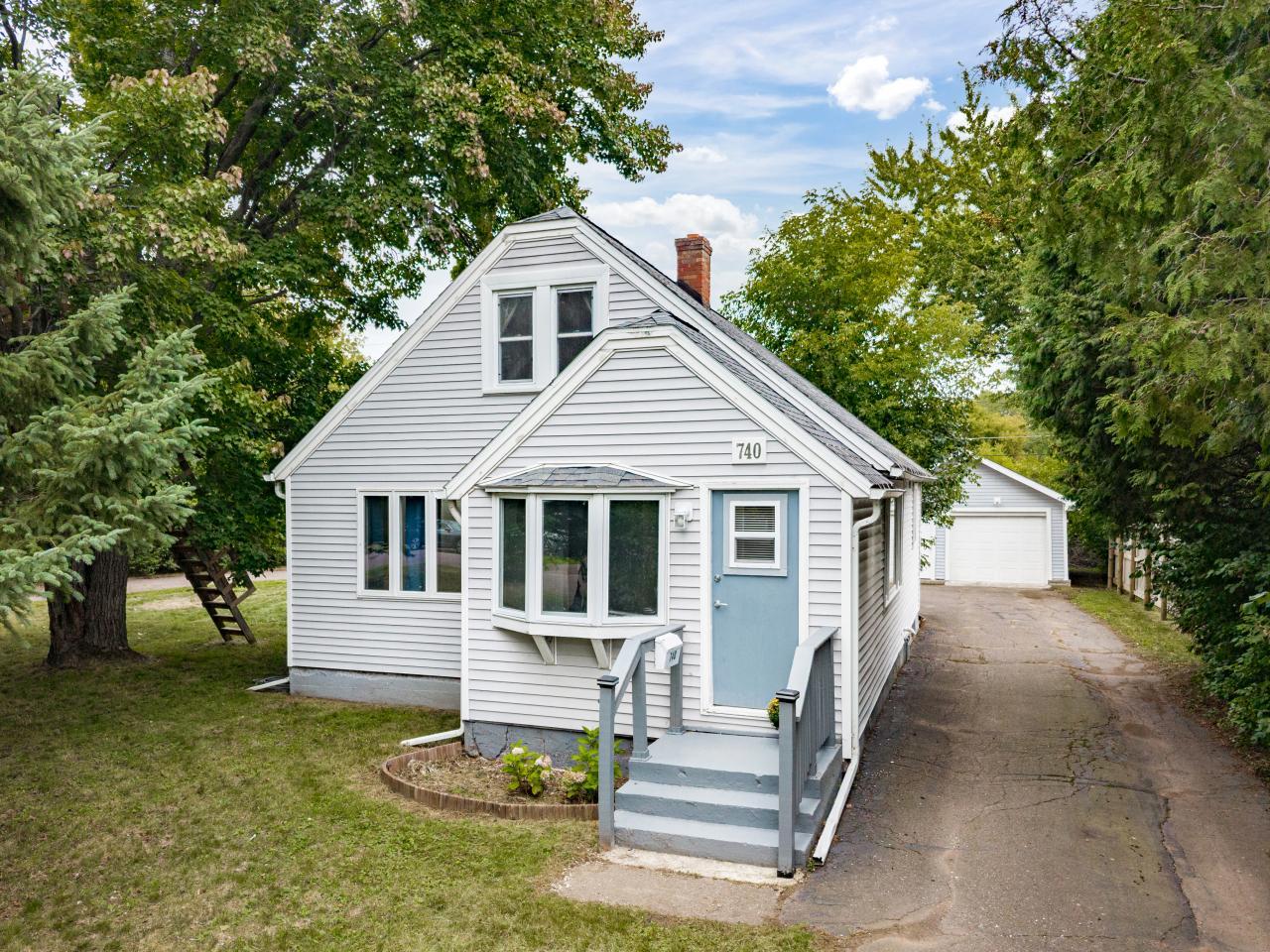 740 Larch Street Property Photo 1