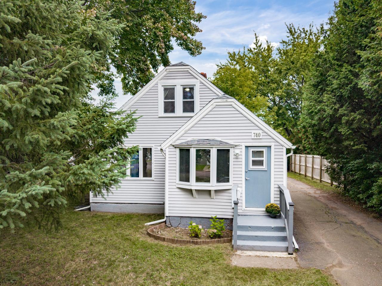 740 Larch Street Property Photo 7