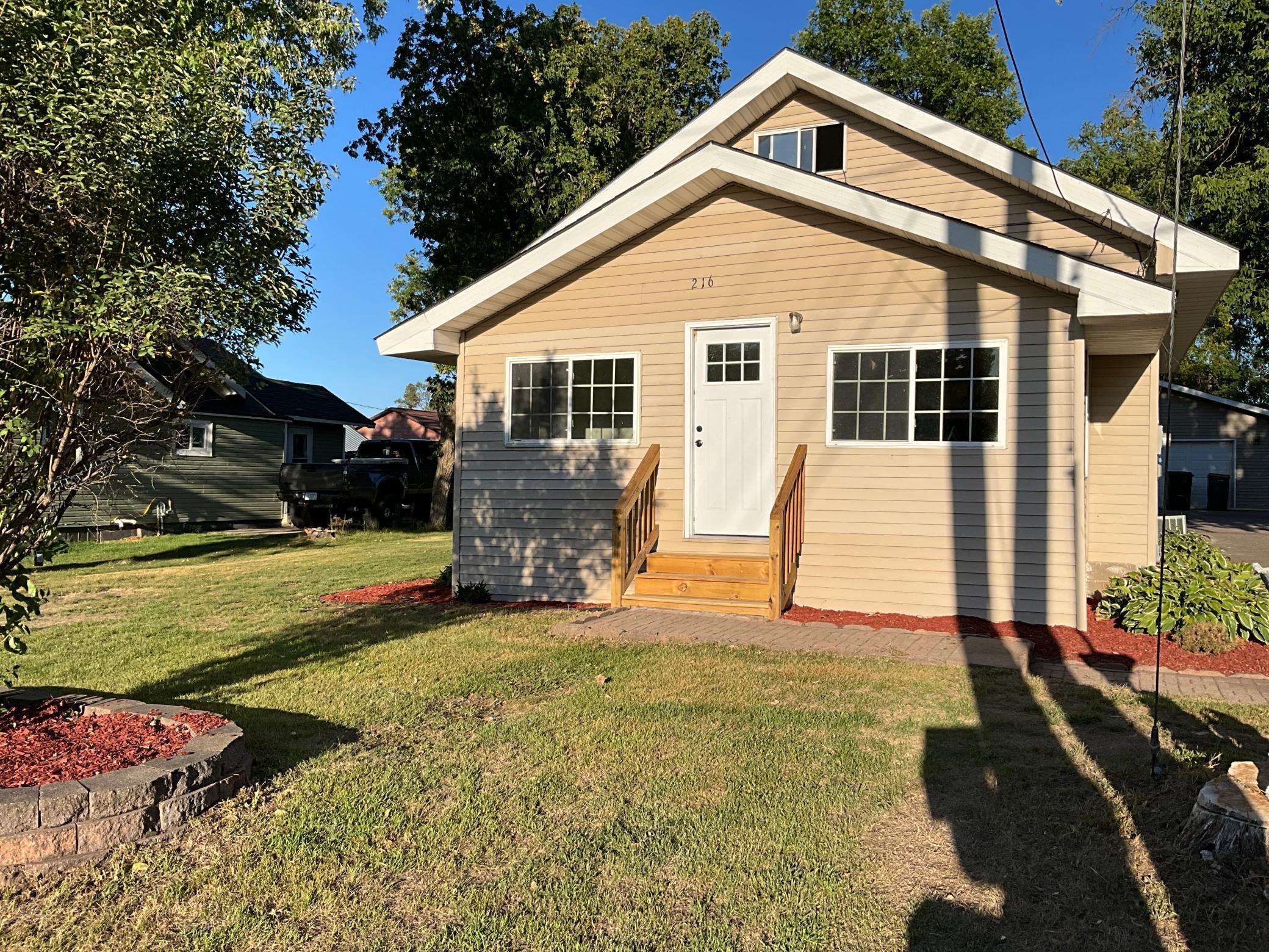 216 6th Street Ne Property Photo 1