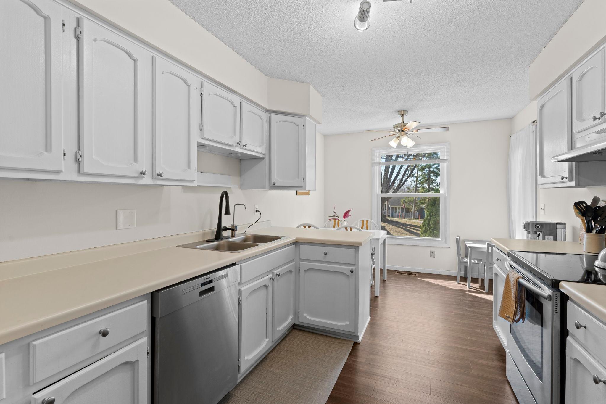 3861 Gold Point B Property Photo 15