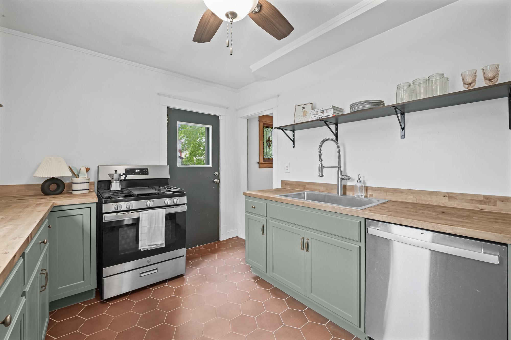 2017 22nd Avenue Ne Property Photo 23
