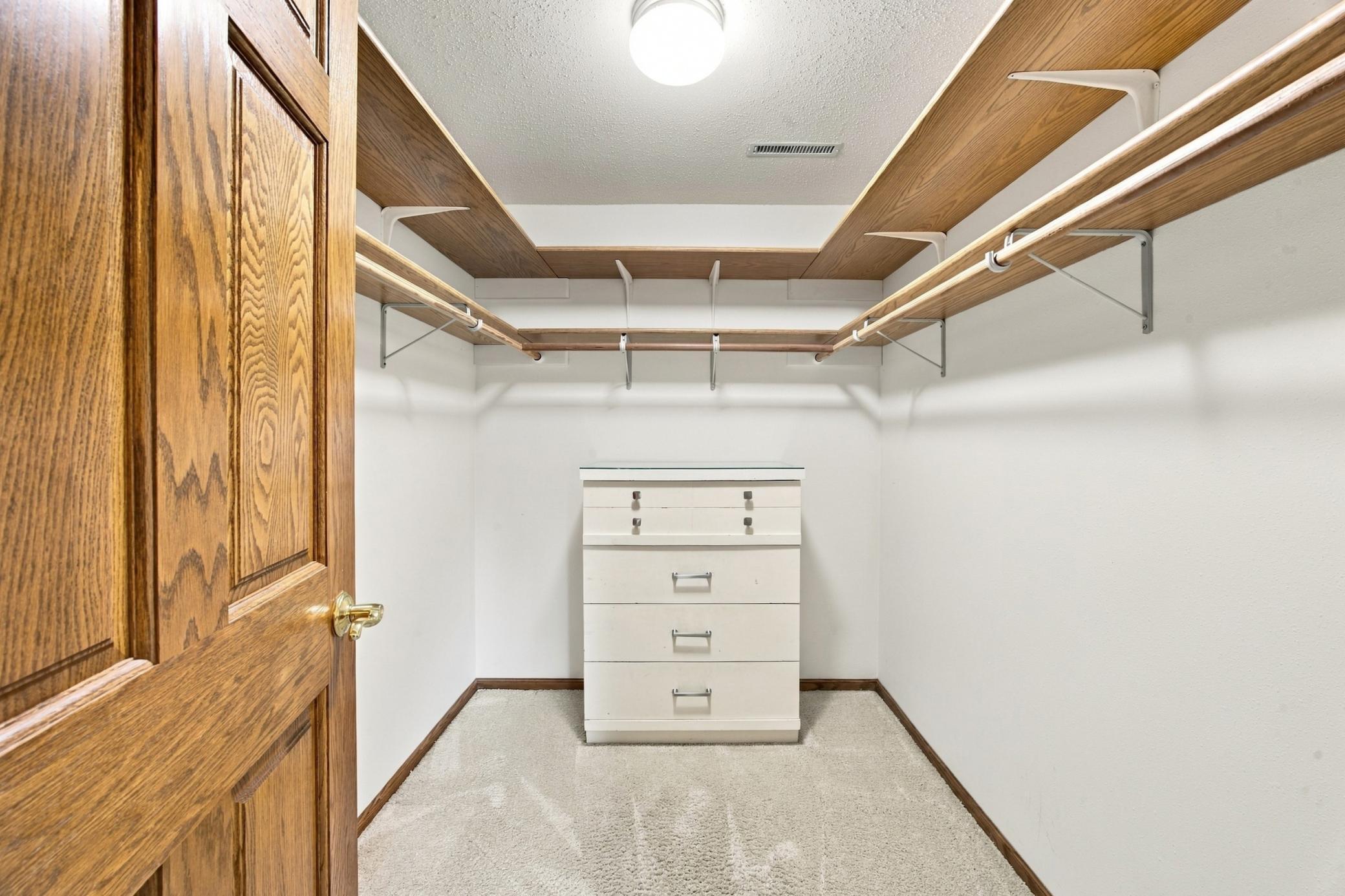 2206 Brookwood Court Property Photo 23