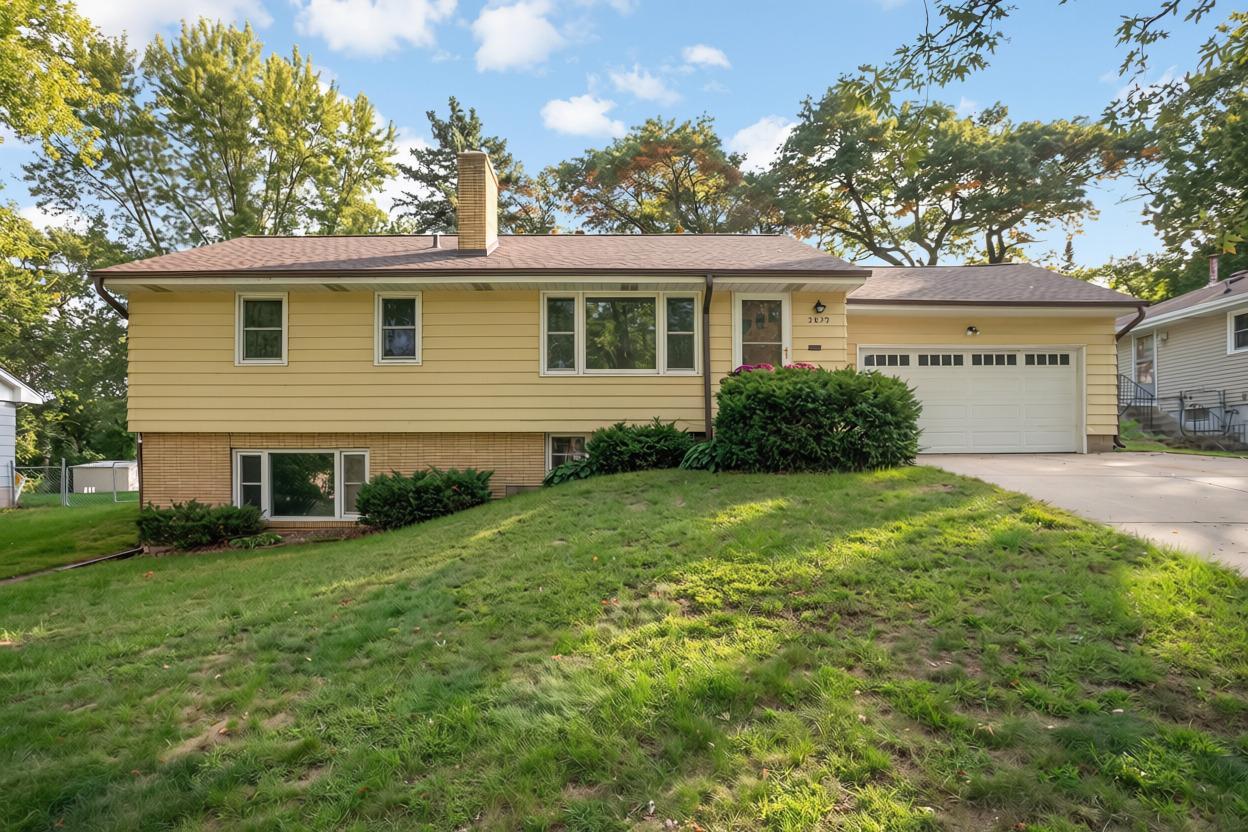 3829 Oak Street N Property Photo 1