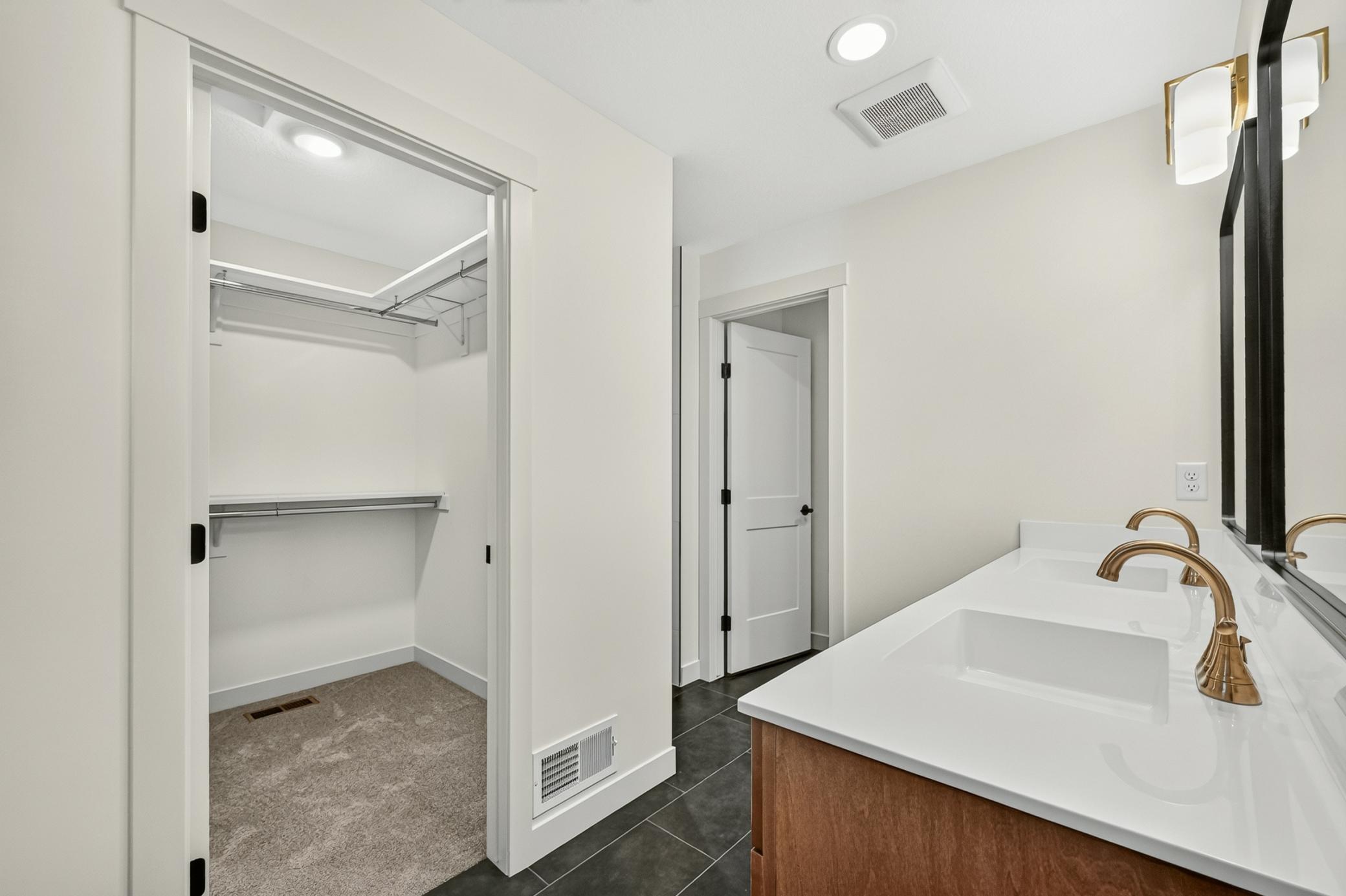 3756 Stonehedge Drive Ne Property Photo 19