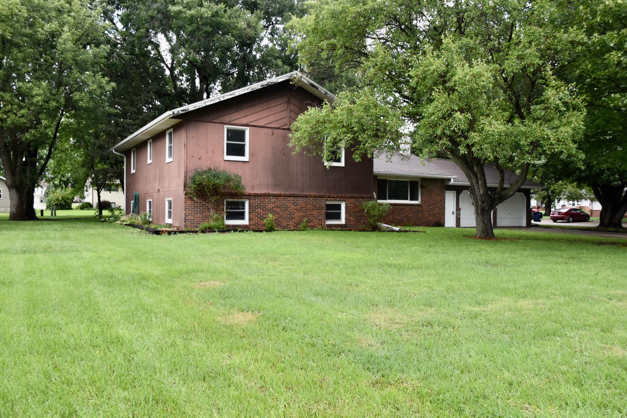 939 6th Street Property Photo 2