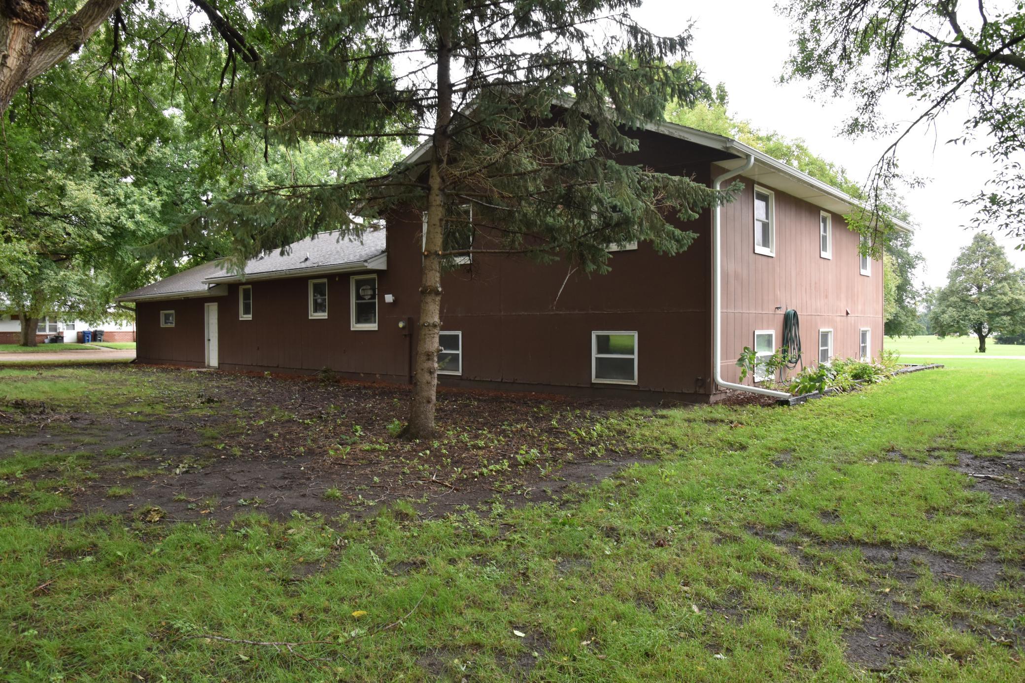 939 6th Street Property Photo 4