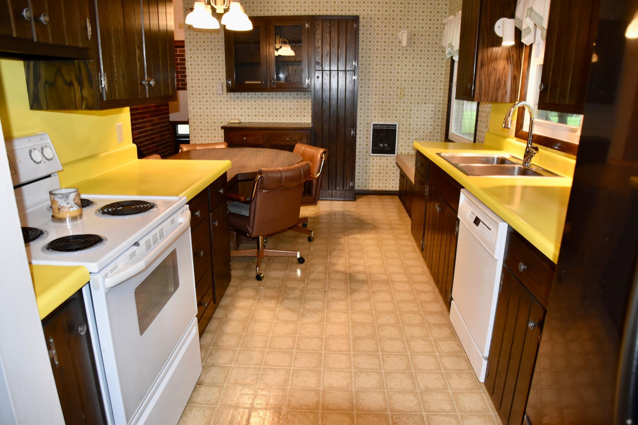 939 6th Street Property Photo 5