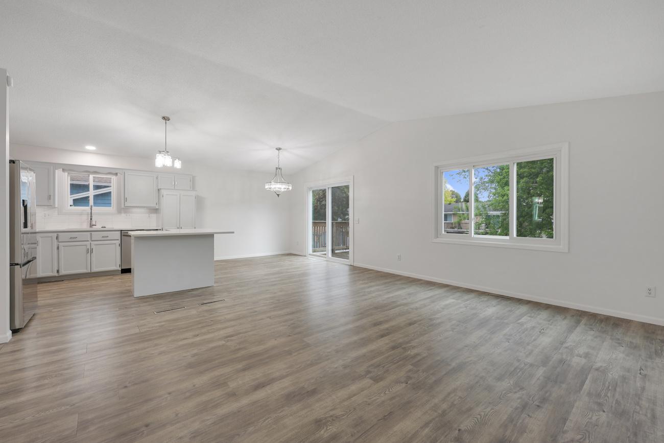 11714 Colorado Avenue N Property Photo 6