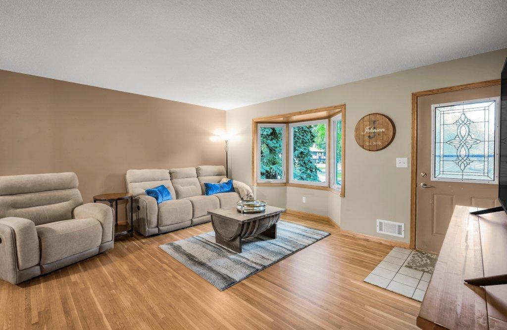 9581 Pilgrim Lane N Property Photo 3