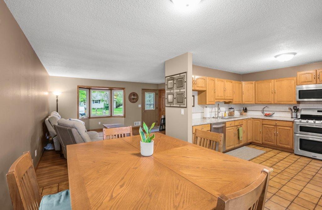 9581 Pilgrim Lane N Property Photo 10