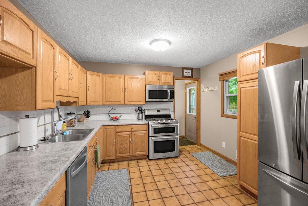 9581 Pilgrim Lane N Property Photo 12