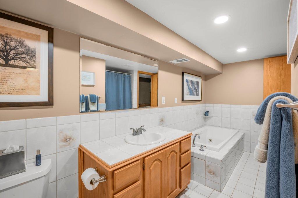 9581 Pilgrim Lane N Property Photo 14