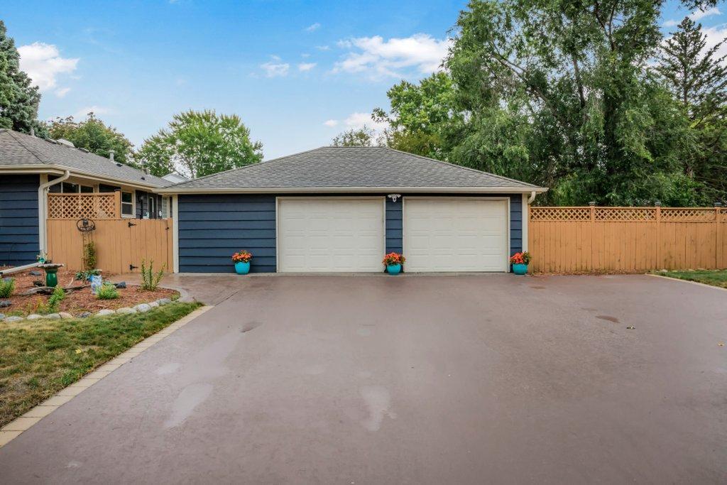 9581 Pilgrim Lane N Property Photo 28