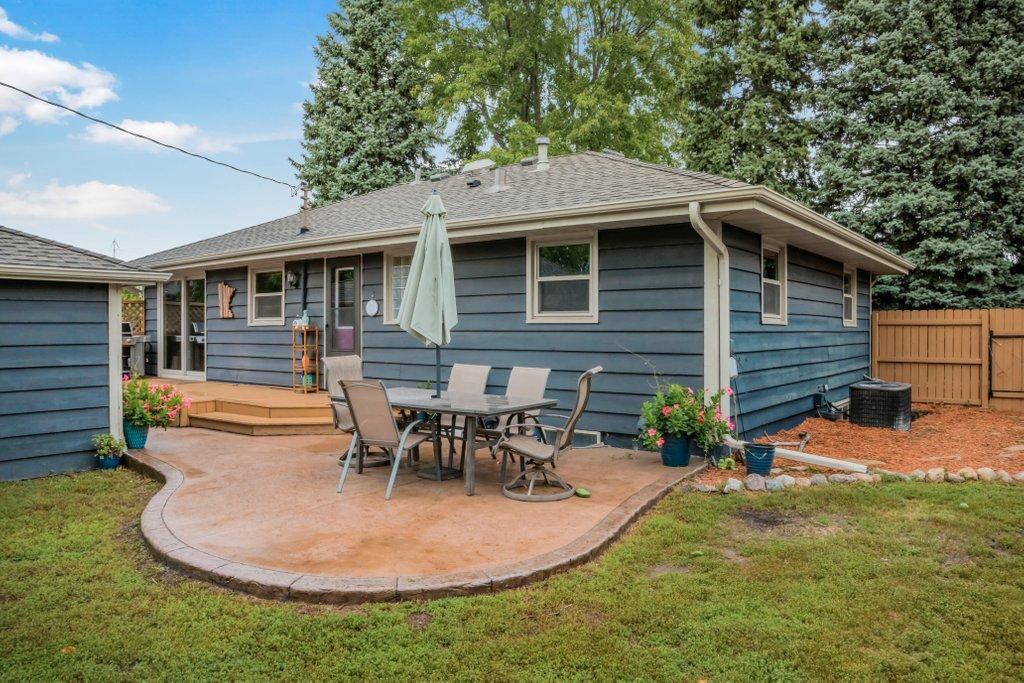 9581 Pilgrim Lane N Property Photo 29