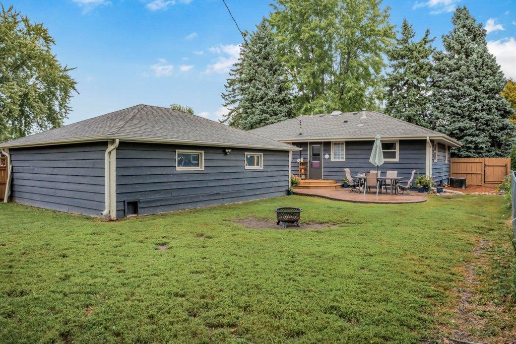 9581 Pilgrim Lane N Property Photo 30
