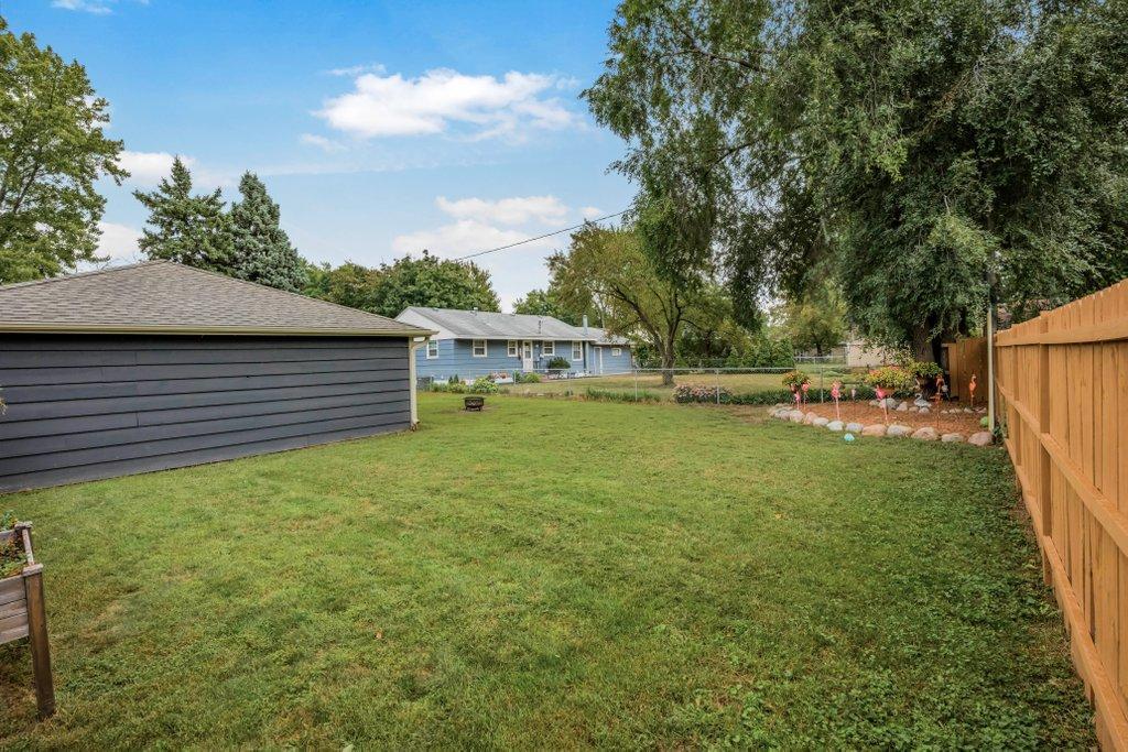 9581 Pilgrim Lane N Property Photo 32
