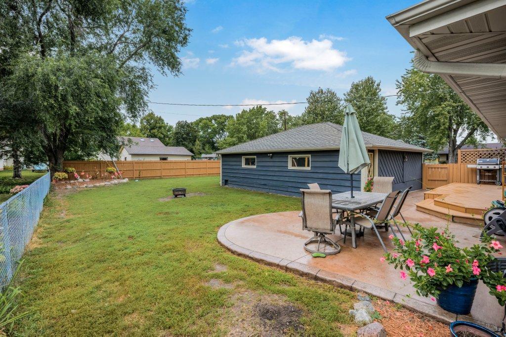 9581 Pilgrim Lane N Property Photo 33