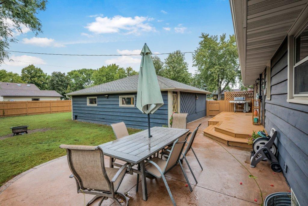 9581 Pilgrim Lane N Property Photo 34