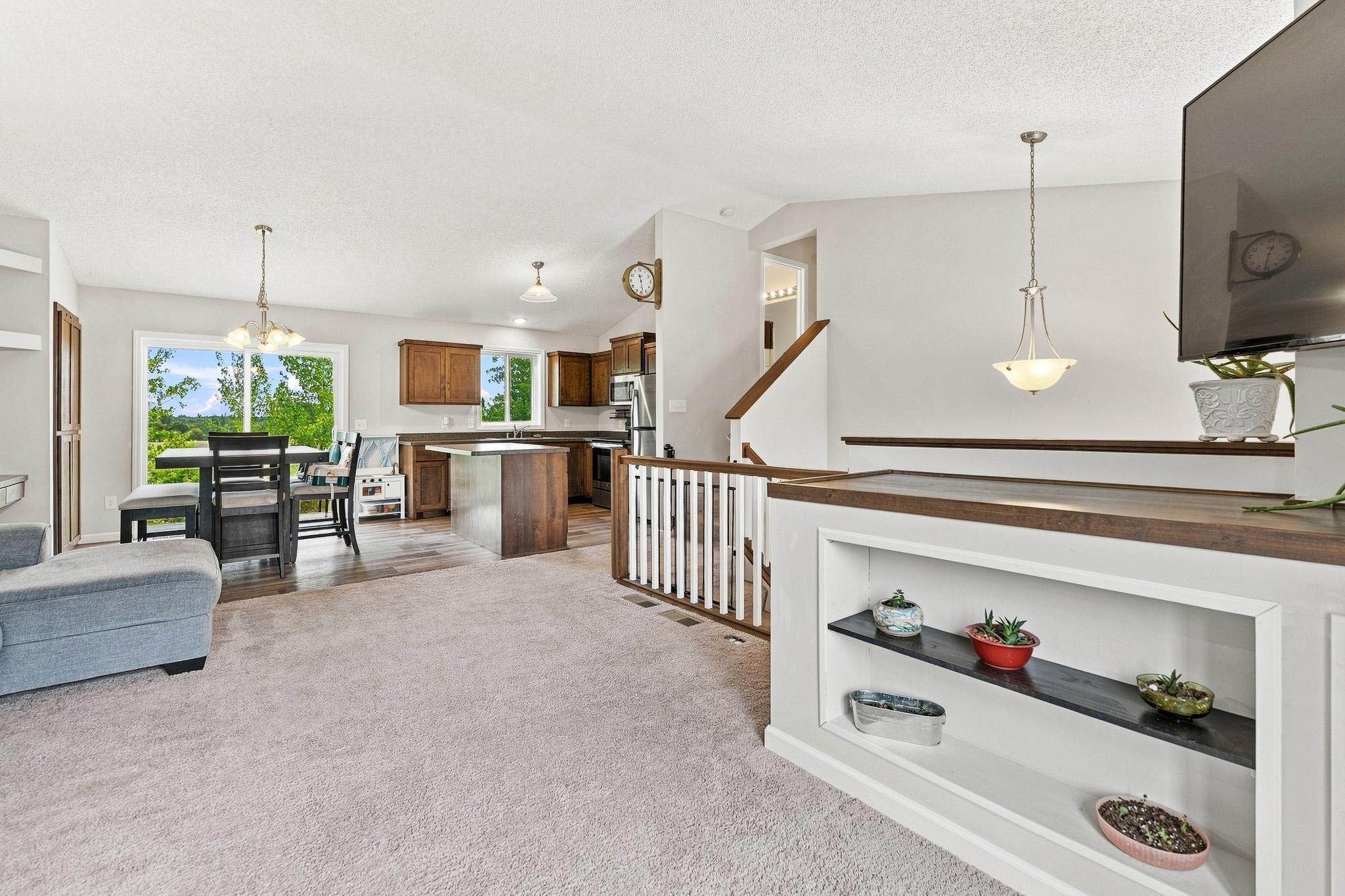 645 Highview Loop Se Property Photo 7