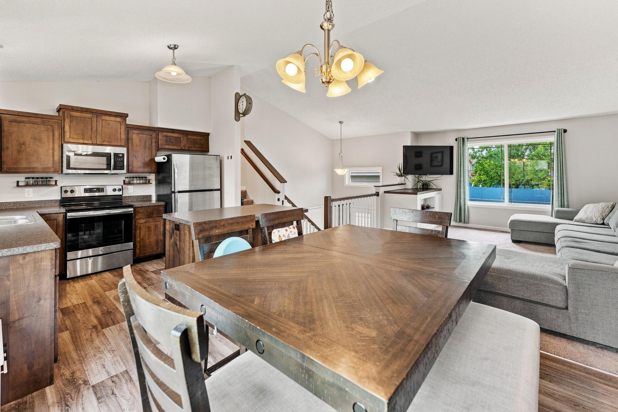645 Highview Loop Se Property Photo 11