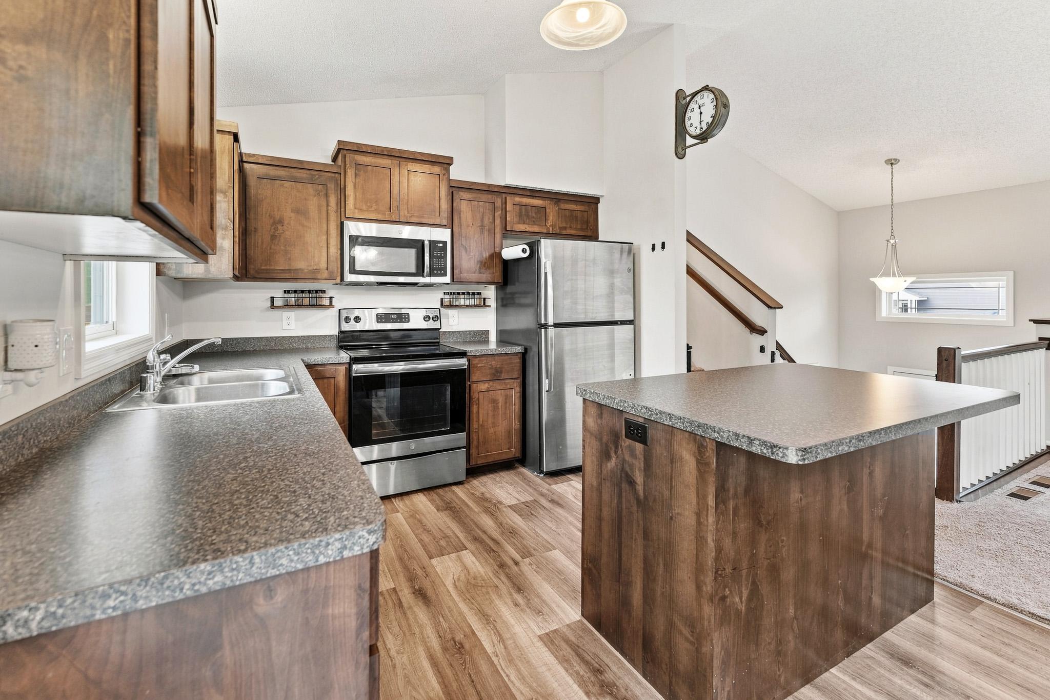 645 Highview Loop Se Property Photo 12