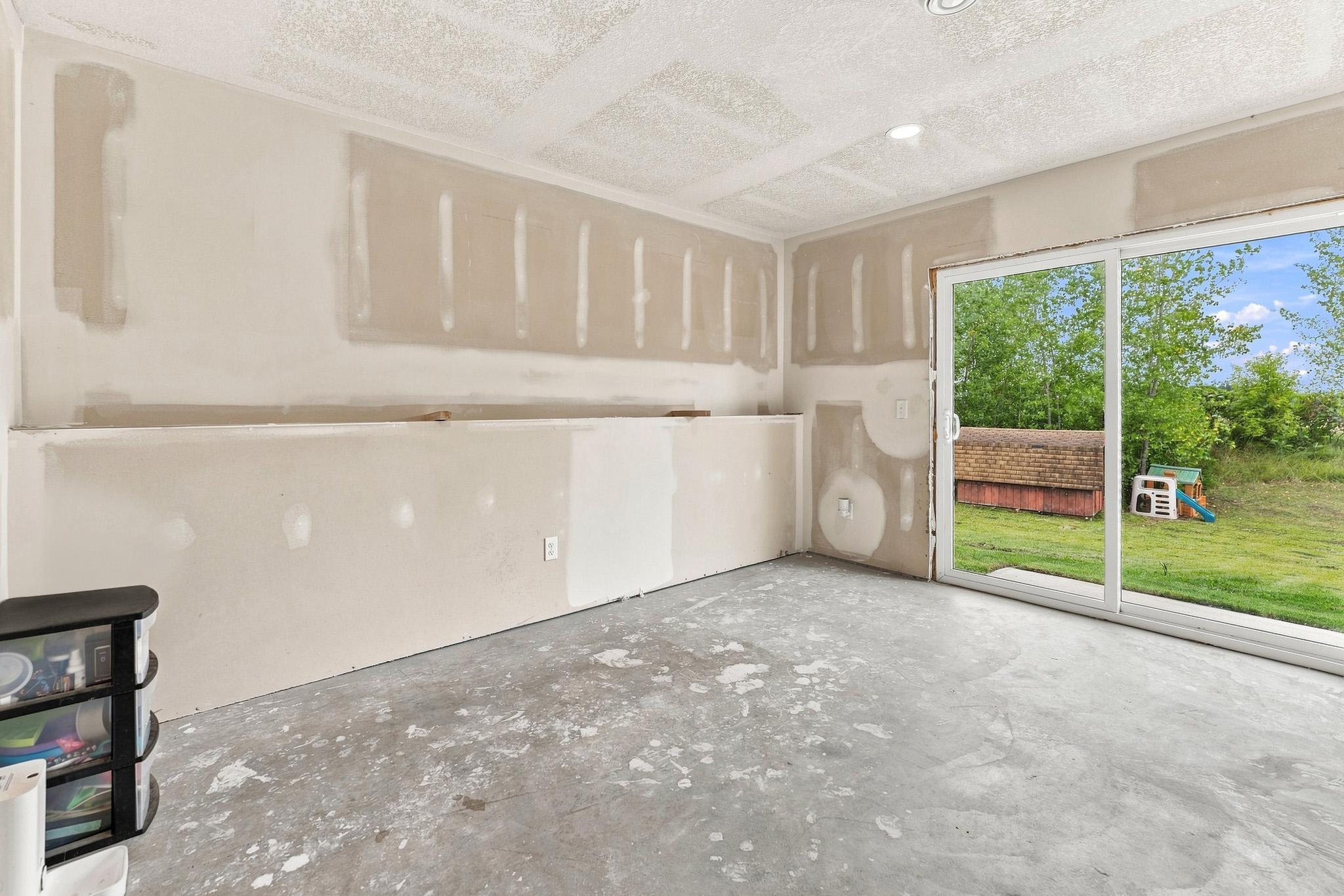 645 Highview Loop Se Property Photo 28