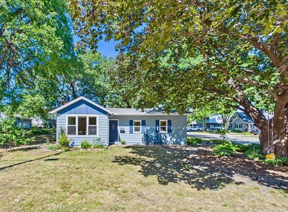 2379 Roselawn Avenue W Property Photo 1