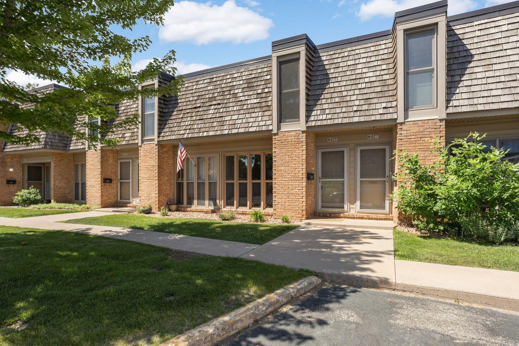 6425 Barrie Road Property Photo 1