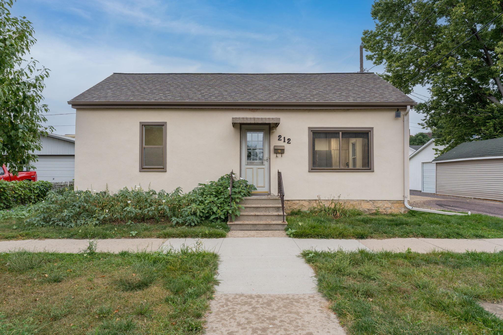 212 E Rock Street Property Photo 1