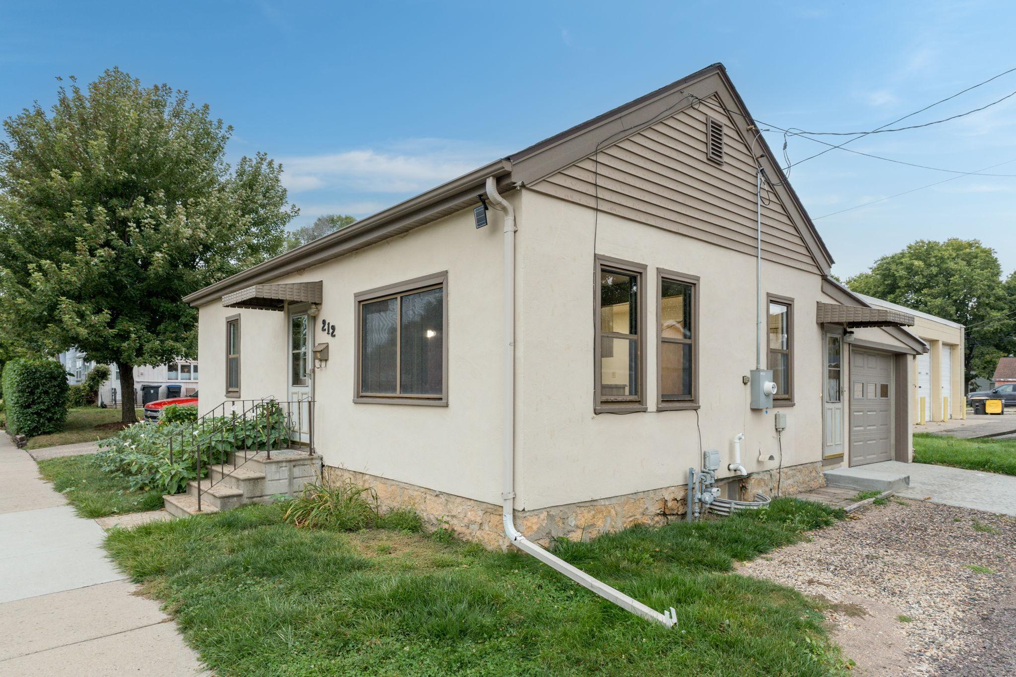 212 E Rock Street Property Photo 2