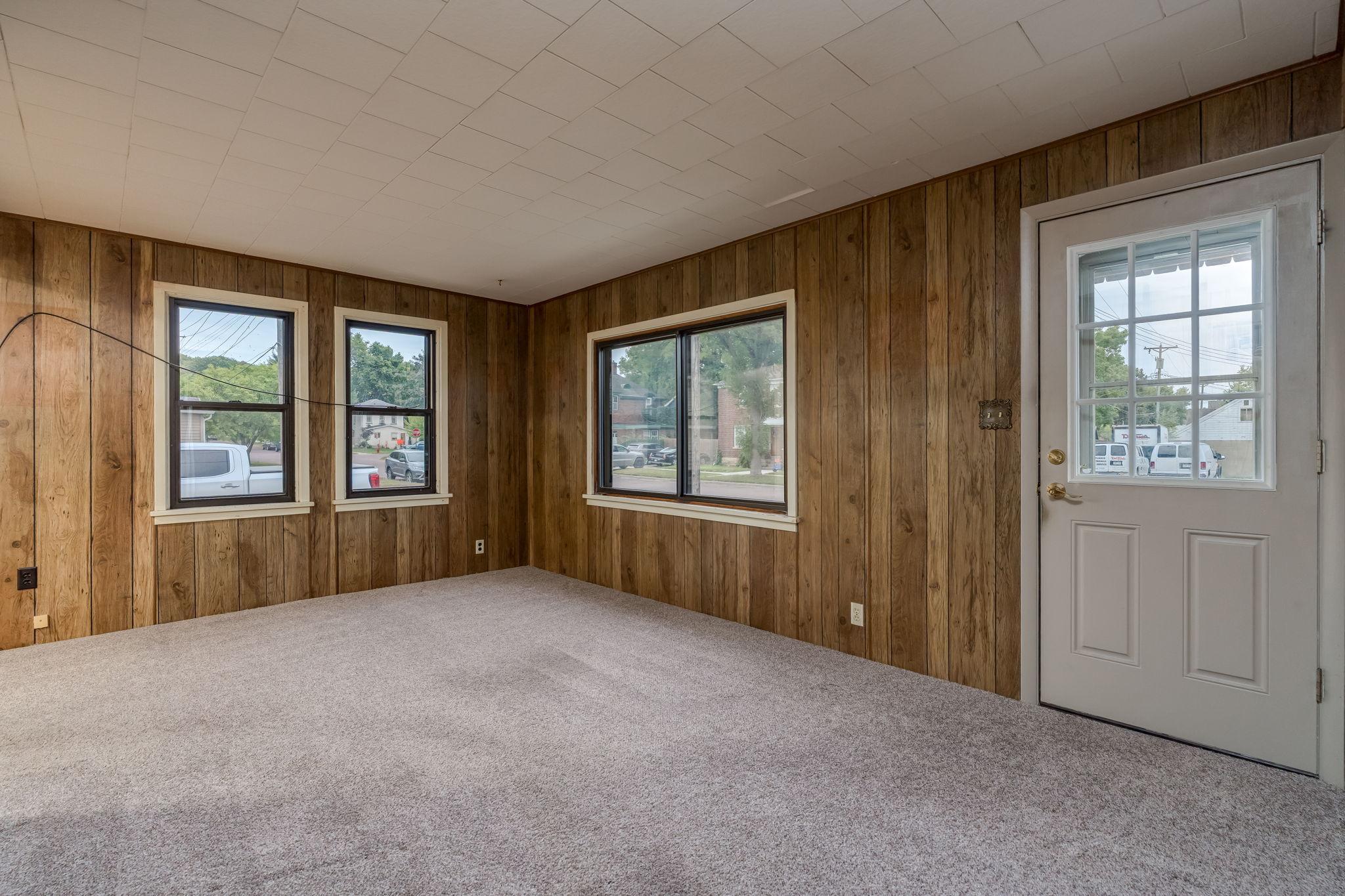 212 E Rock Street Property Photo 5