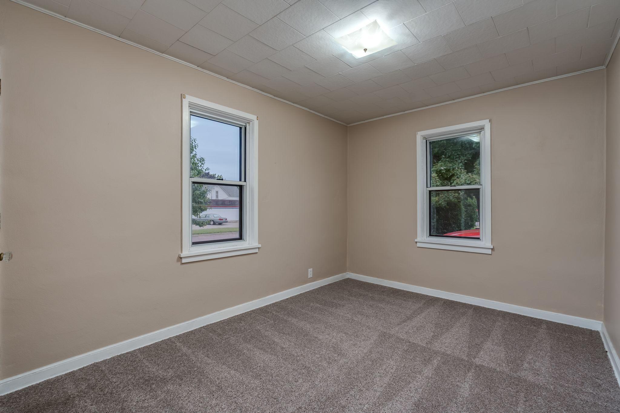 212 E Rock Street Property Photo 10