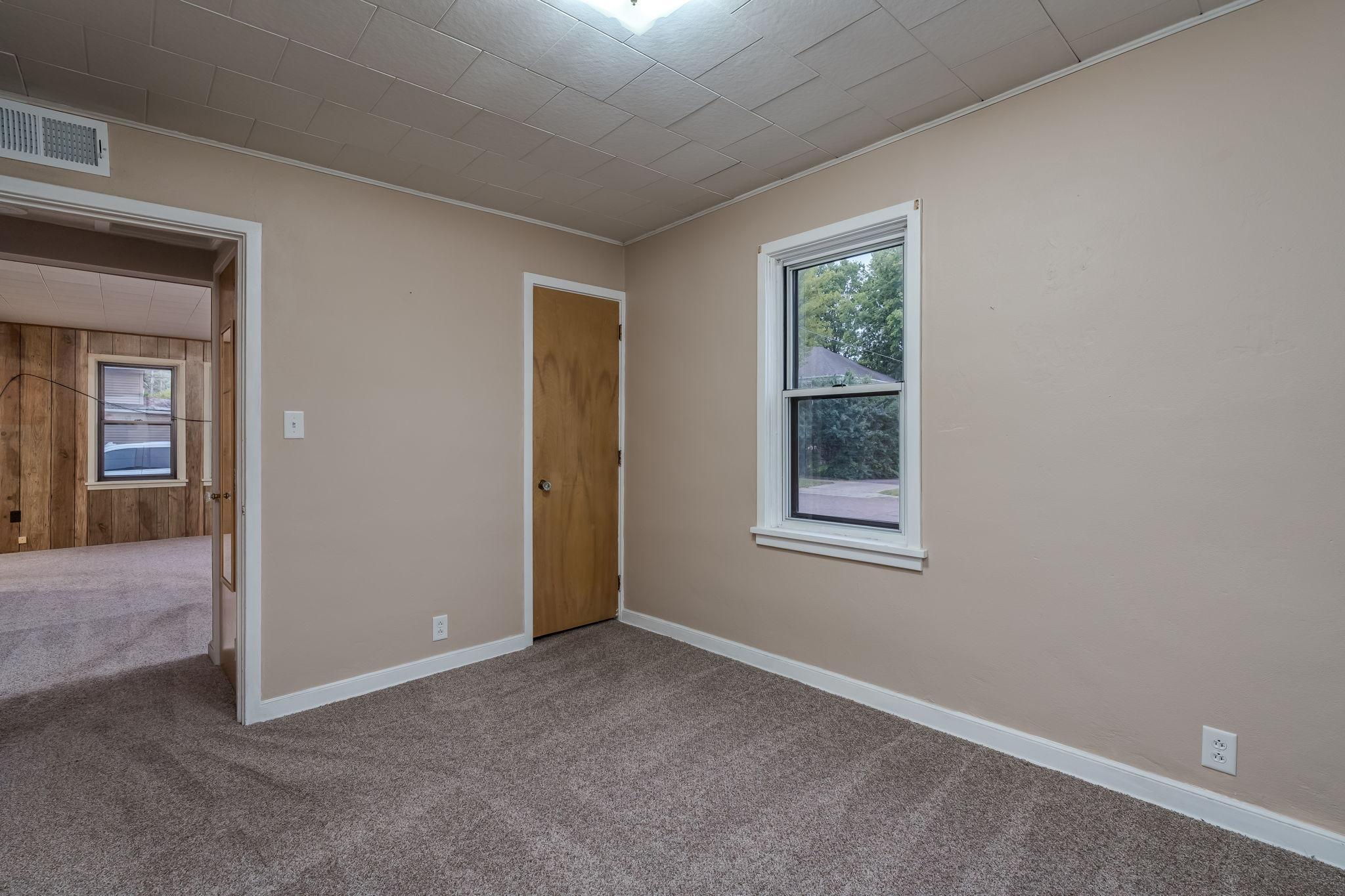 212 E Rock Street Property Photo 11
